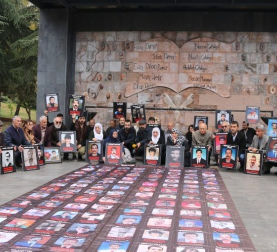 Kayıp yakınları üç kentten seslendi: 'Onurlu barış için geçmişle yüzleşmek gerekiyor'