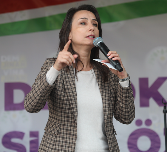 Hatimoğulları: Ciddiyseniz önce İmralı kapılarını açın