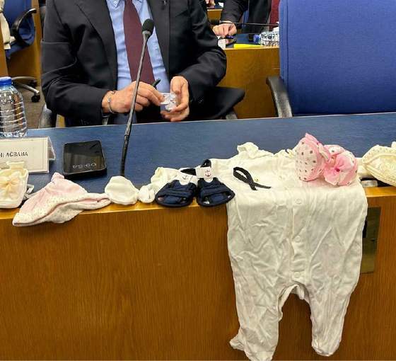 CHP'li vekillerden bebek kıyafetli protesto