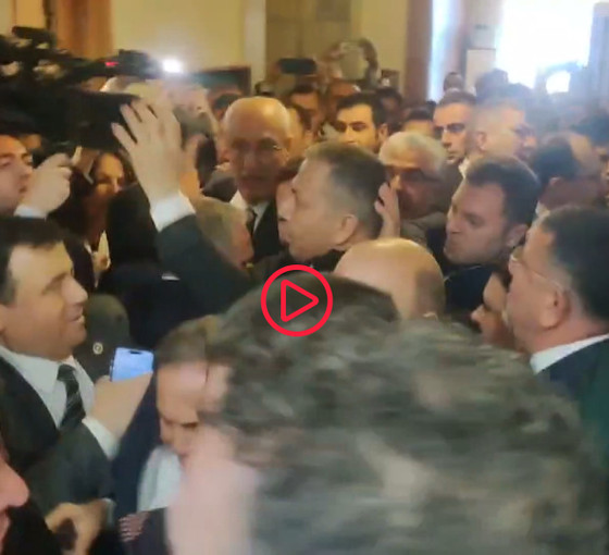 Meclis'te kayyım kavgası... Bakan Yerlikaya kameramanı ittirdi