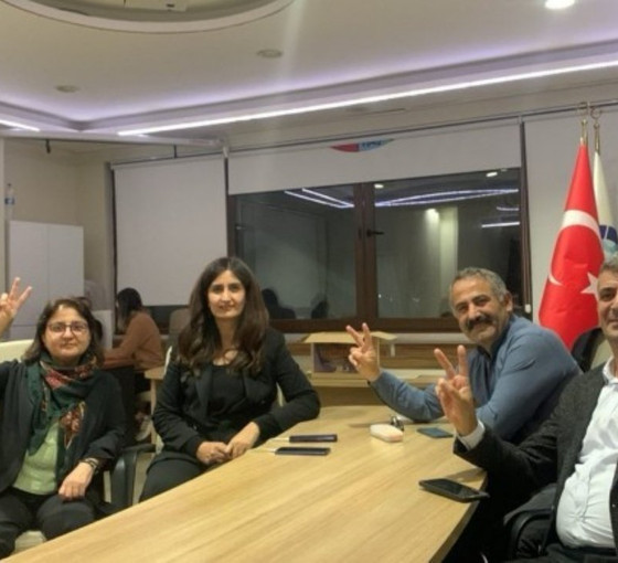 Dersim Belediyesi'nde nöbet eylemi: 'Kayyım hazırlığı var'