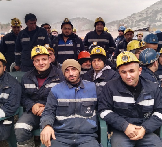 Maden işçileri yerin 300 metre altında direnişte: 'Taleplerimizden vazgeçmeyiz'