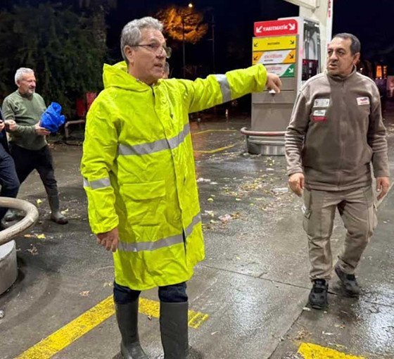Nazilli'yi sağanak vurdu, belediye başkanı halktan özür diledi