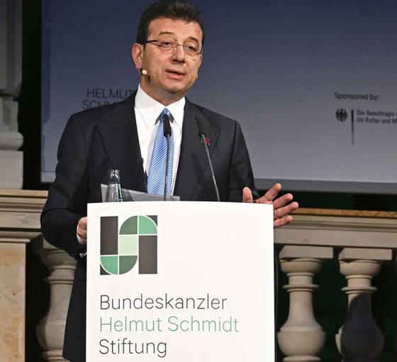 İmamoğlu Berlin'de: Türkiyelilerden siyasete daha fazla katılım sağlamalarını istedi