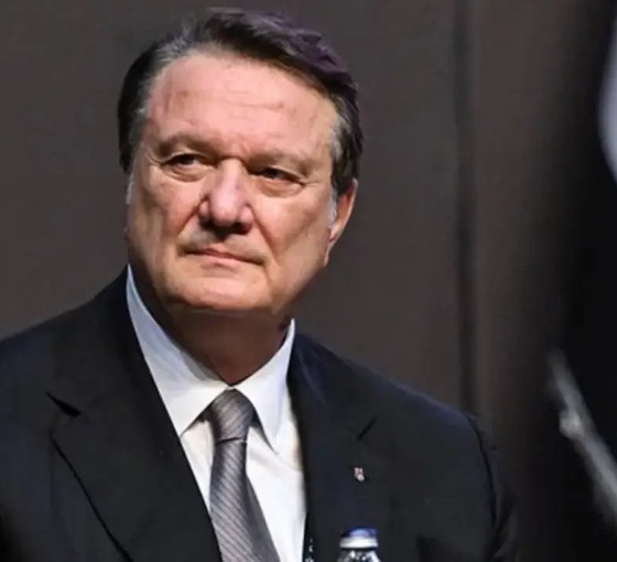 Beşiktaş Başkanı Hasan Arat, Futbol A.Ş.'deki görevinden çekildi