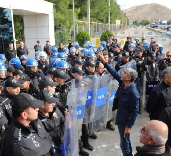 Mardin'de kayyım protestolarında gözaltına alınan iki kişi tutuklandı