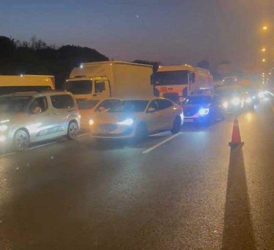 Esenyurt TEM'de, kaza: Edirne yönünde şeritler kapatıldı