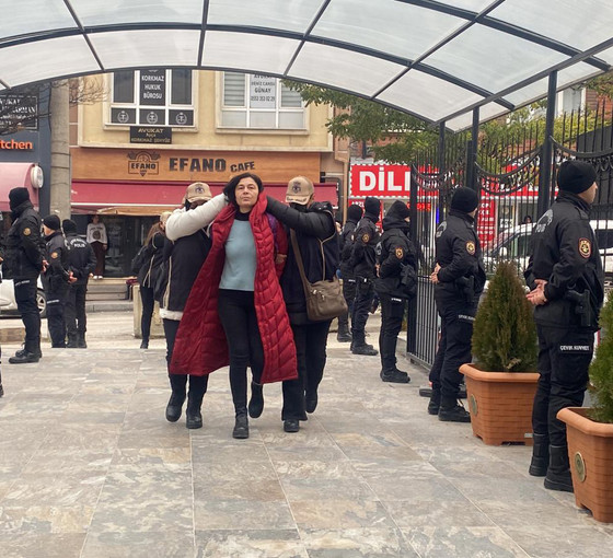 Gözaltına alınan beş gazeteciye tutuklama talebi