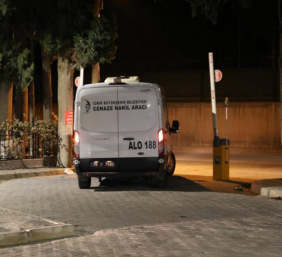 Çeşme'deki tartışma kanlı bitti: Silahını çekip üç kişiyi katletti