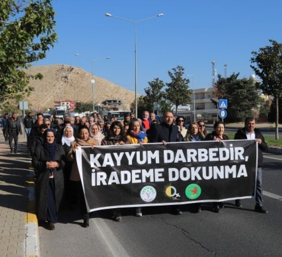 HDK Eşsözcüsü Kenanoğlu: Kayyımlar beton bariyerlerin ardında hapis