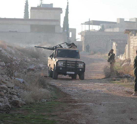 Cihatçılar Hama'nın eteklerine vardı: Halep'ten Hama'ya çekilen Suriye ordusu 'Geri püskürtmeye hazırız' dedi