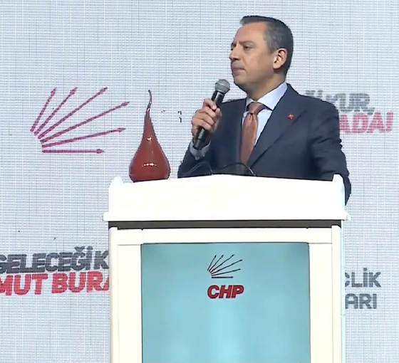 CHP lideri Özel gençlere seslendi: Kalkın ayağa