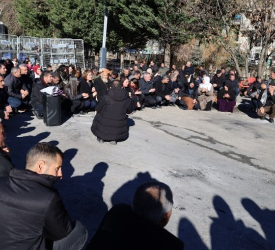 Van'da seçilmişler kayyımlara karşı ses yükseltti: 'Kentlerimizden defolup gidin'