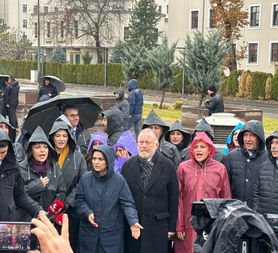 DEM Parti İçişleri Bakanlığı önünde: Barışı nasıl sağlayacaksınız?
