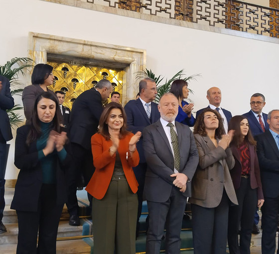 DEM Parti'den Meclis'te kayyıma karşı oturma eylemi: 'Kayyım darbedir, darbelere hayır'