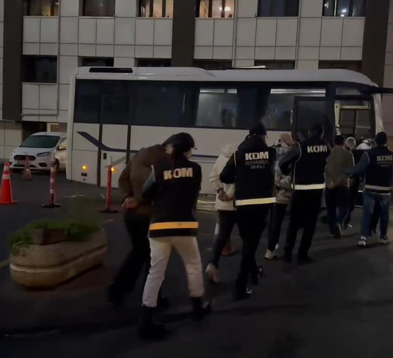 'Yenidoğan Çetesi' soruşturmasında gözaltına alınan 14 şüpheli adliyeye sevk edildi