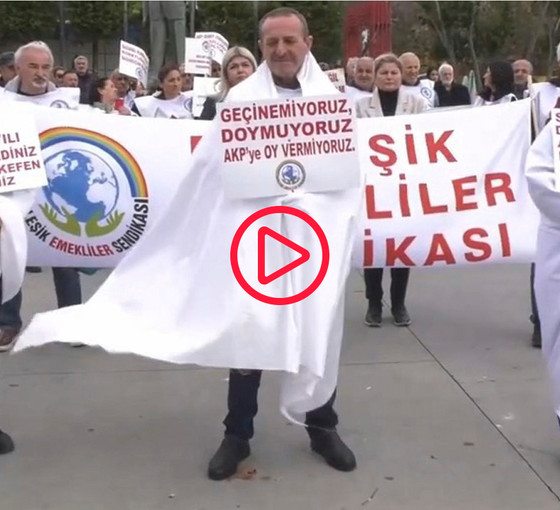 Emeklilerden kefenli eylem: 'Seçim gelecek, devran dönecek, AKP emekliye hesap verecek'