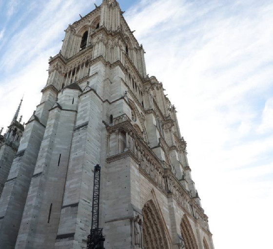 Notre Dame Katedrali yangından 5 yıl sonra törenle açıldı