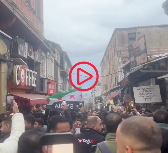 Suriye yönetiminin devrilmesi İstanbul'da kutlandı