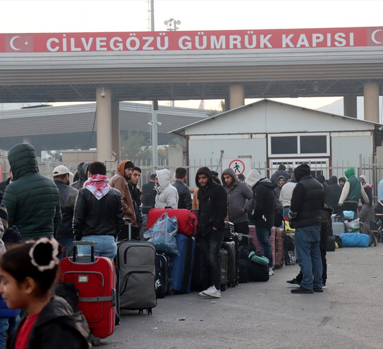 Esad düştü, Türkiye'deki Suriyeliler ülkelerine dönüyor