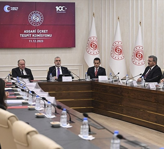 Bakan Işıkhan'dan asgari ücret açıklaması: Ekonomik koşullar gözetilecek