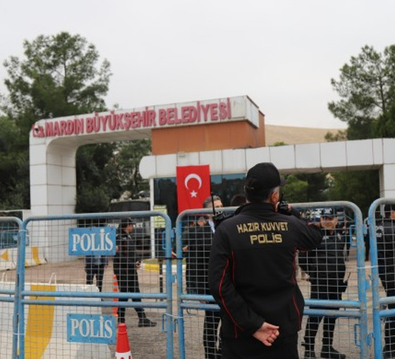 Mardin'de mahkemenin işe iade ettiği kişileri kayyım bir kez daha çıkarttı