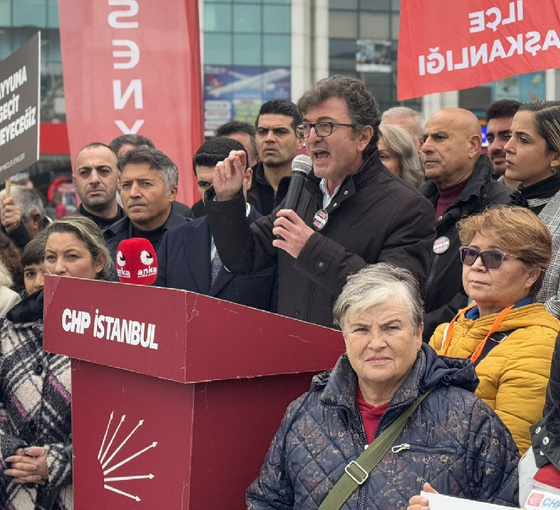 Esenyurt’ta Demokrasi Nöbeti devam ediyor... 'Amaç belediyeye çökmek, CHP bunun hesabını soracaktır'