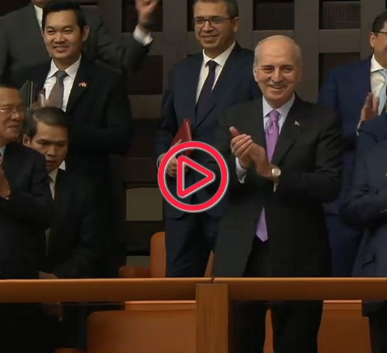 Sırrı Süreyya Önder, Kamboçyalı konuğa Kmerce seslendi, 'bilinmeyen dil' göndermesi yaptı