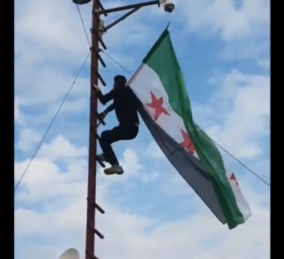 Rojava Özerk Yönetimi'nden 'Suriye bayrağı' kararı