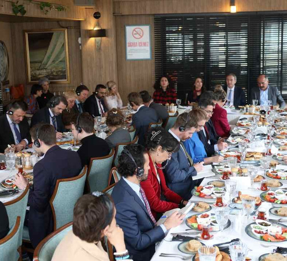 DEM Parti 31 ülkenin temsilcisiyle bir araya geldi