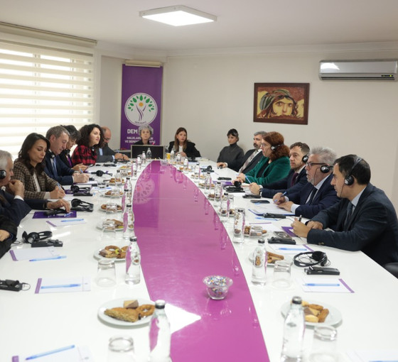AP Türkiye Raportörü Sanchez DEM Parti'yi ziyaret etti