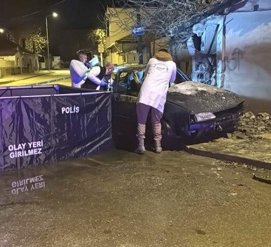 Edirne'de alev alan araçta yanan dört kişinin kimlikleri belli oldu