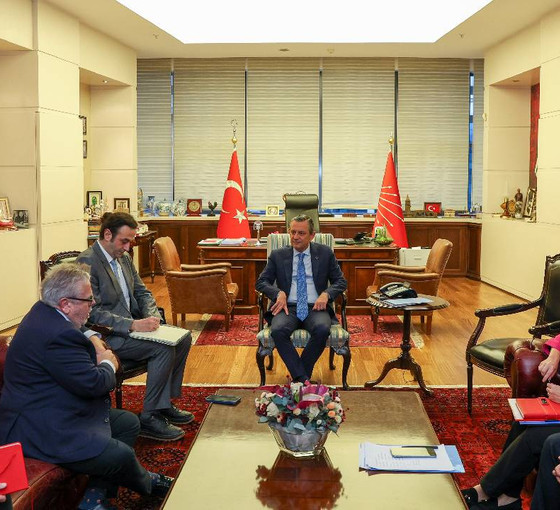 Özel, Avrupa Parlamentosu Raportörü ile görüştü