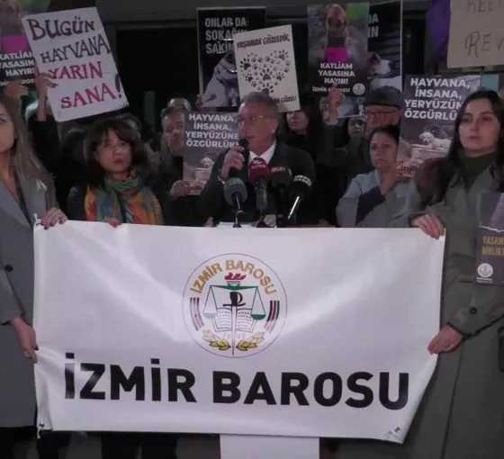 İzmir'de, yürürlüğe giren 'Hayvan katliamı yasası' protesto edildi