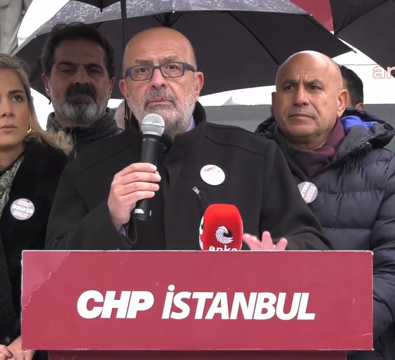 Esenyurt'ta Demokrasi Nöbeti sürüyor... 'Bugün arkanda reisin var zannediyorsun, yarın hiçbiri olmayacak'
