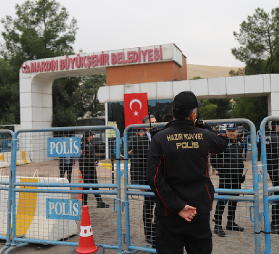 Mardin kayyımı 33 kişiyi daha işten çıkardı