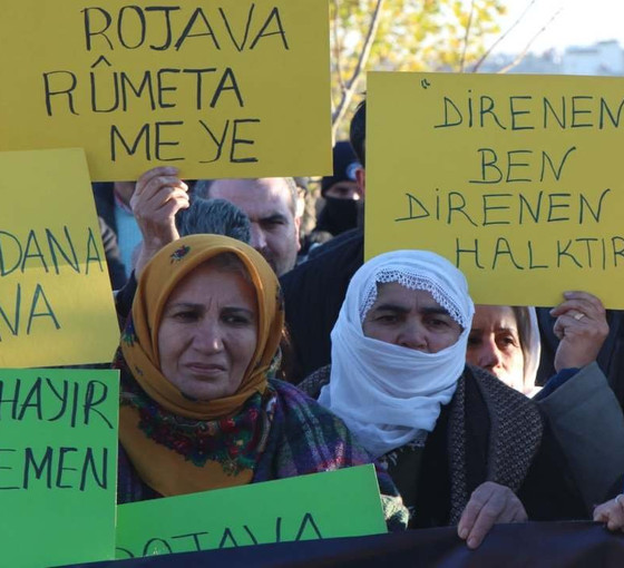 Sınırda barış nöbeti: 'Rojava'daki ortak yaşam sisteminin boğulmasına izin vermeyeceğiz'