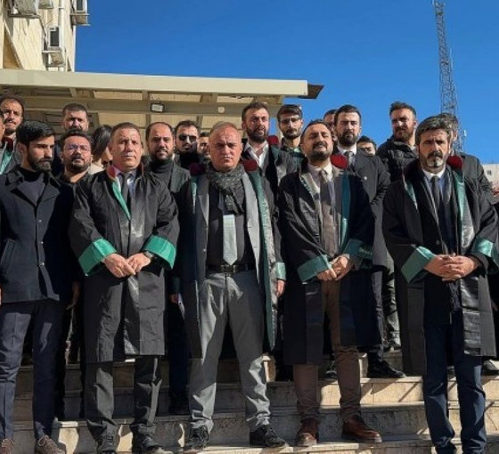 Sanığın polis olduğu davada üye hakimden avukata: "Ne konuşuyorsunuz lan!"