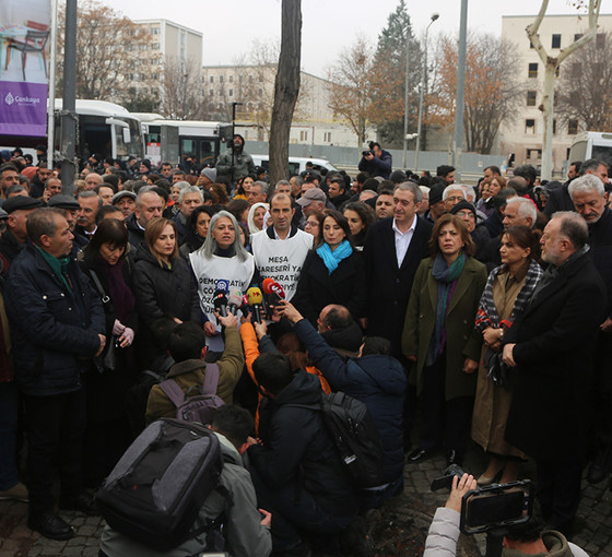 'Özgürlük Yürüyüşü' Meclis önünde... Bakırhan: Rojava’ya İHA, SİHA kaldırarak bu mesele çözülmez