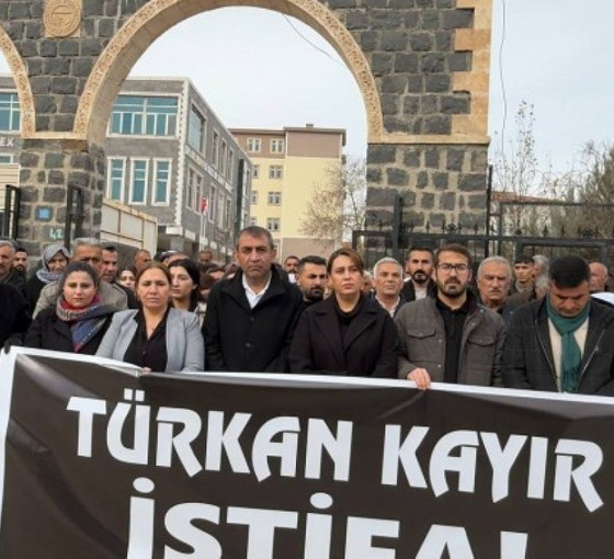 DEM Parti'nin ihraç ettiği Türkan Kayır’a 'istifa et' çağrısı