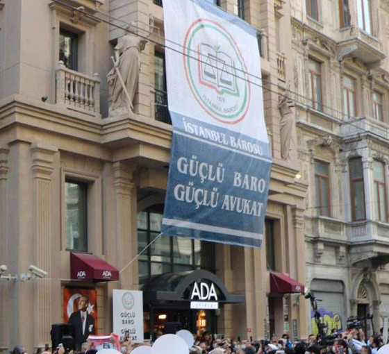 İstanbul Barosu yargı kurumlarını anayasaya saygı göstermeye çağırdı