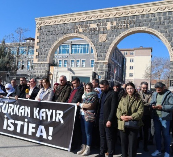 İhraç edilen belediye eşbaşkanının istifası istendi: 'Halk partisine oy verdi'