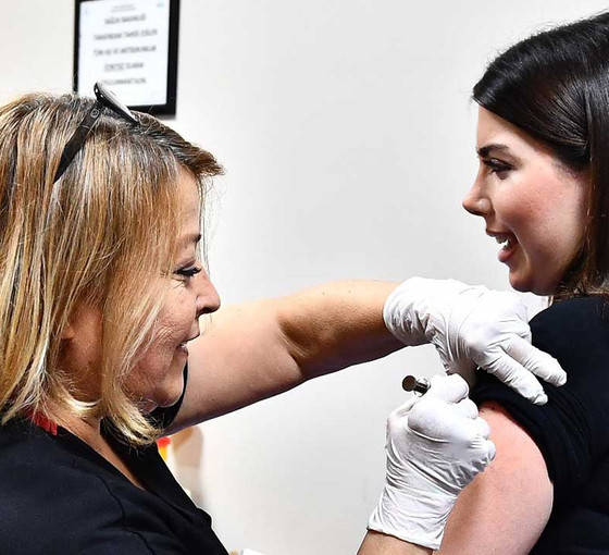 İzmir Büyükşehir Belediyesi HPV aşısı uygulamasını başlattı