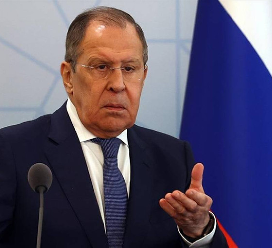 Suriye'deki yönetim değişikliğini değerlendiren Lavrov, hem ABD'yi hem Esad'ı suçladı
