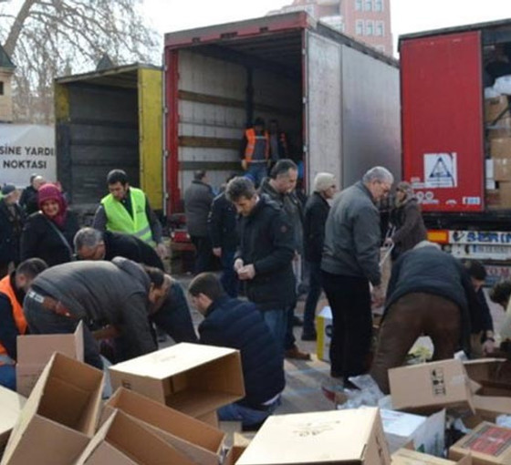 Deprem yardımlarını çalan emniyet müdürü adli kontrolle serbest