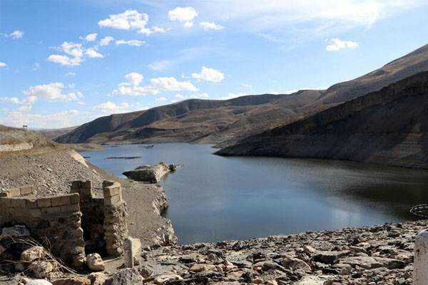 İki milyon metreküp suyu kalan Zernek Baraj Gölü'nde balık ölümleri - Resim: 7