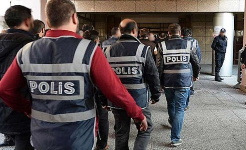 Evleri basılarak gözaltına alınanlar Siyasi Şube'ye götürüldü