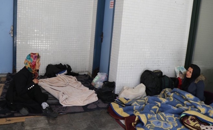 İbadete kapatılan camilere yerleşen mülteciler: Ölüme terkediliyoruz
