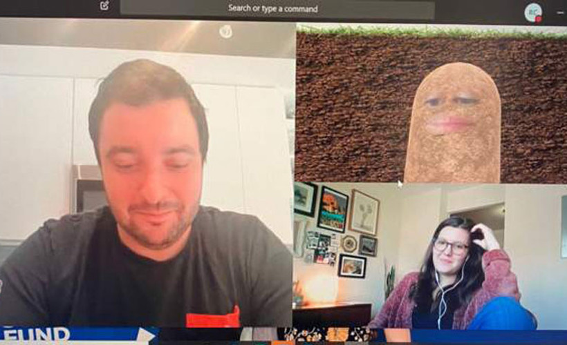 Video filtresini kapatmayı unutan patron toplantıya patates olarak katıldı