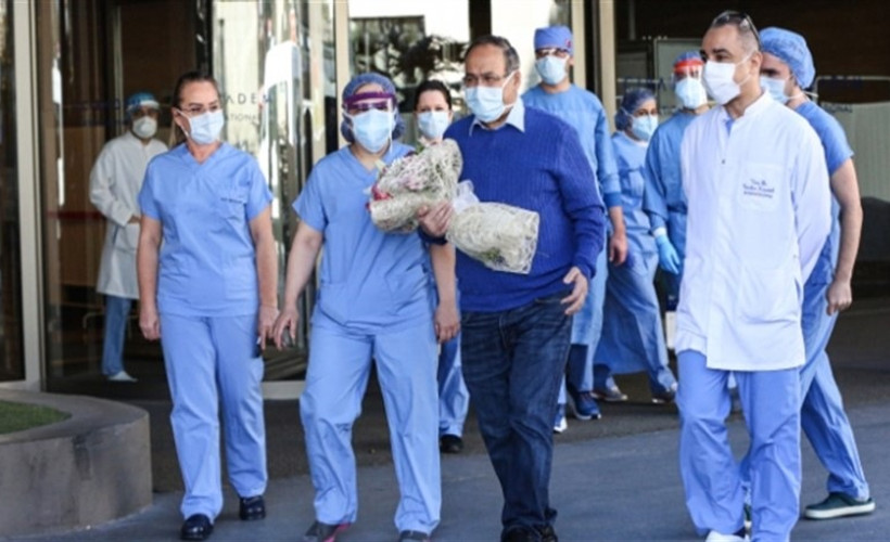 Koronayı yenen göğüs hastalıkları profesörü, alkışlarla taburcu edildi